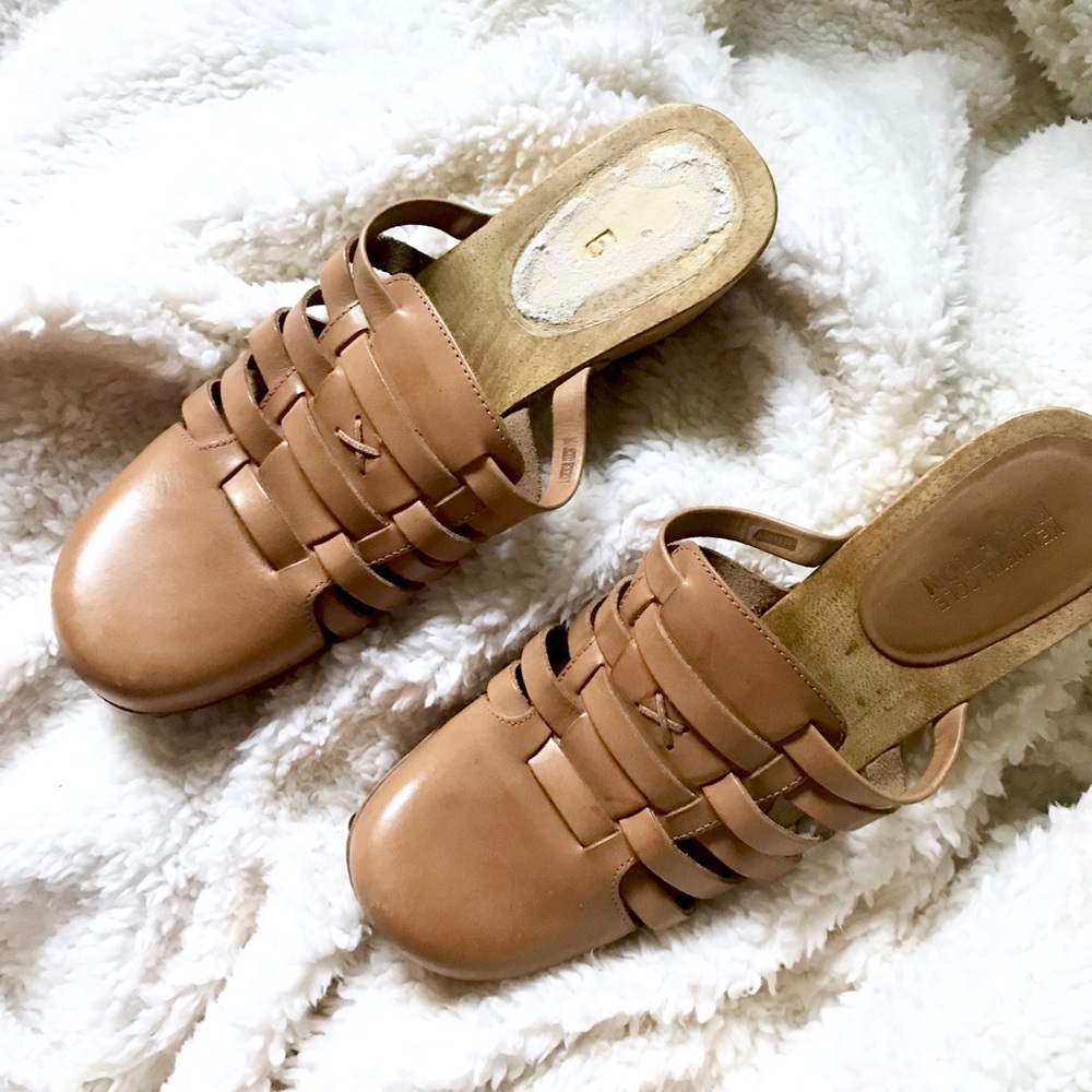 Kenneth Cole Reactions Wooden Clogs